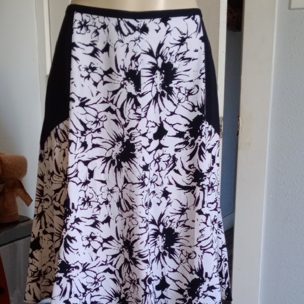 Robert Rodriguez Black and White Floral A-Line Skirt